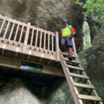 Gridiron Hut... a rock overhang with a balcony